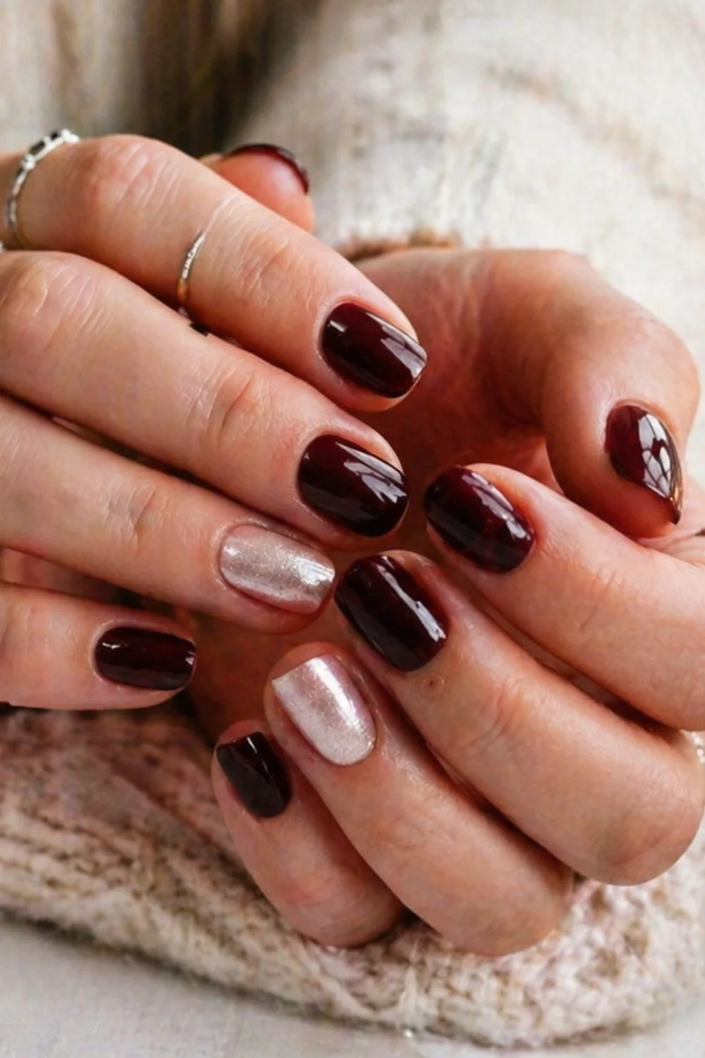 pin vertical de cuidar las uñas con manicura elegante