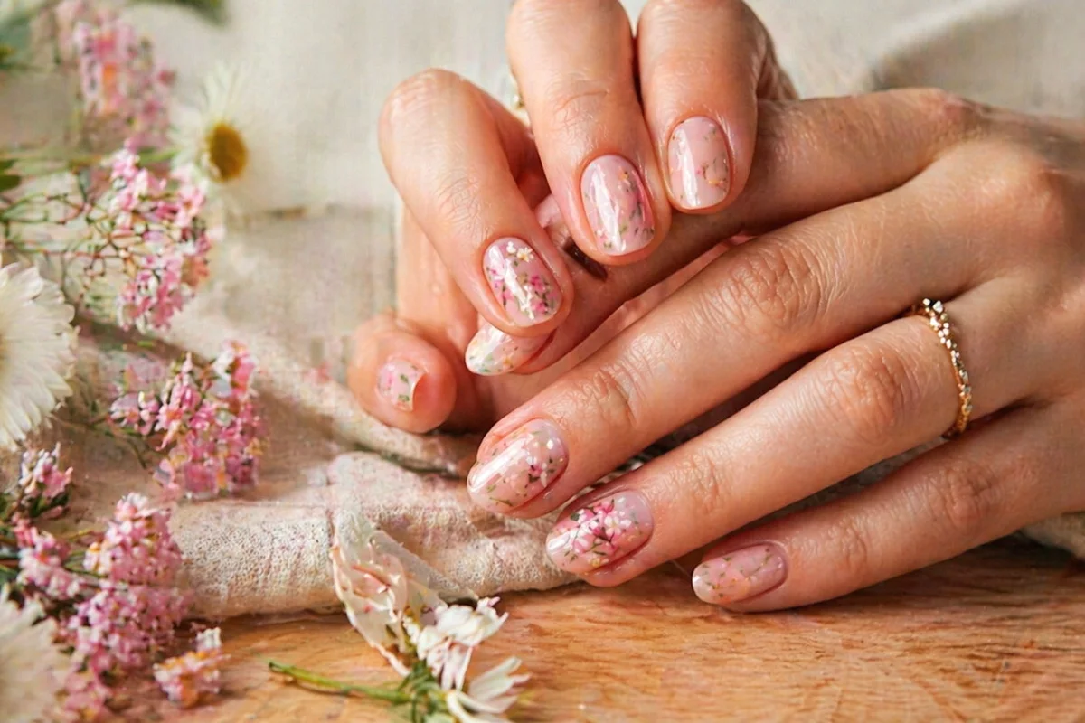 inspiración Pinterest de uñas negras sin texto ni marcas