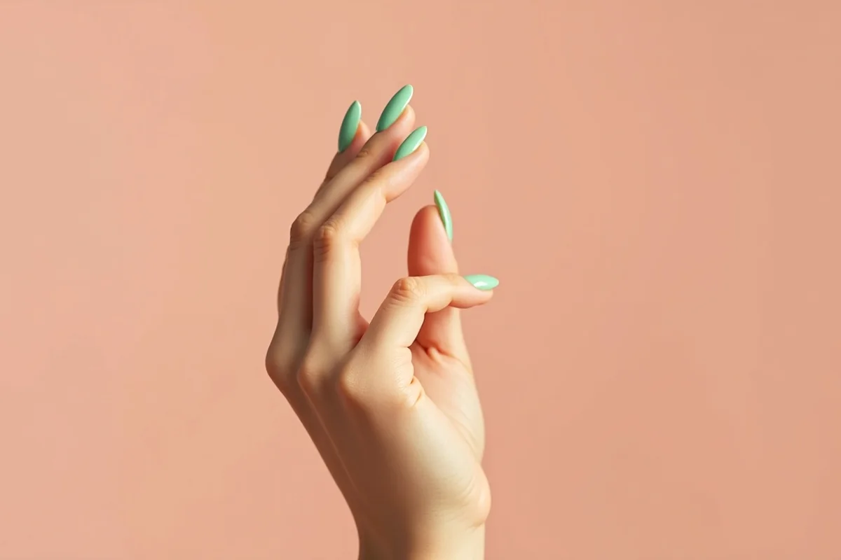 inspiración de uñas verdes sin texto ni marcas